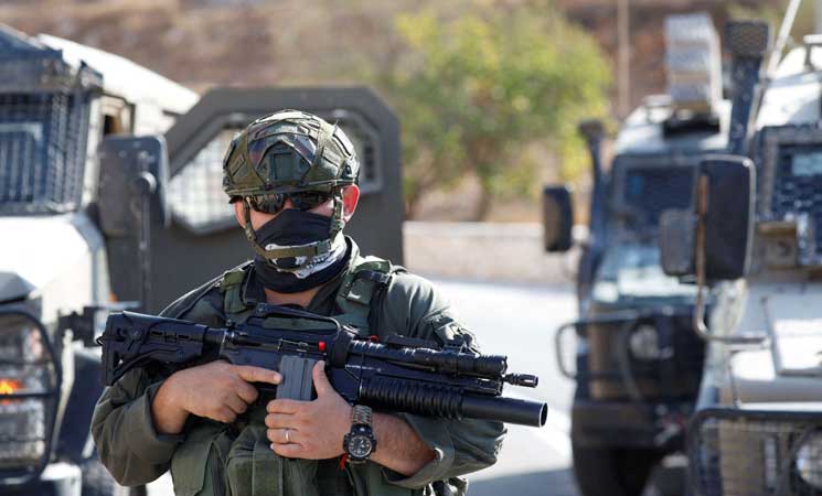 جيش الاحتلال يصيب طفلا فلسطينيا أثناء ذهابه للمدرسة جنوب الضفة
