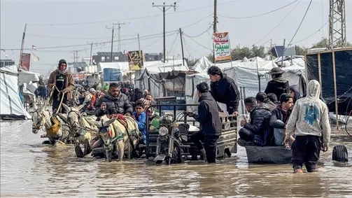 أول منخفض برمضان.. أمطار تغرق خيام نازحين بغزة وتفاقم مأساتهم