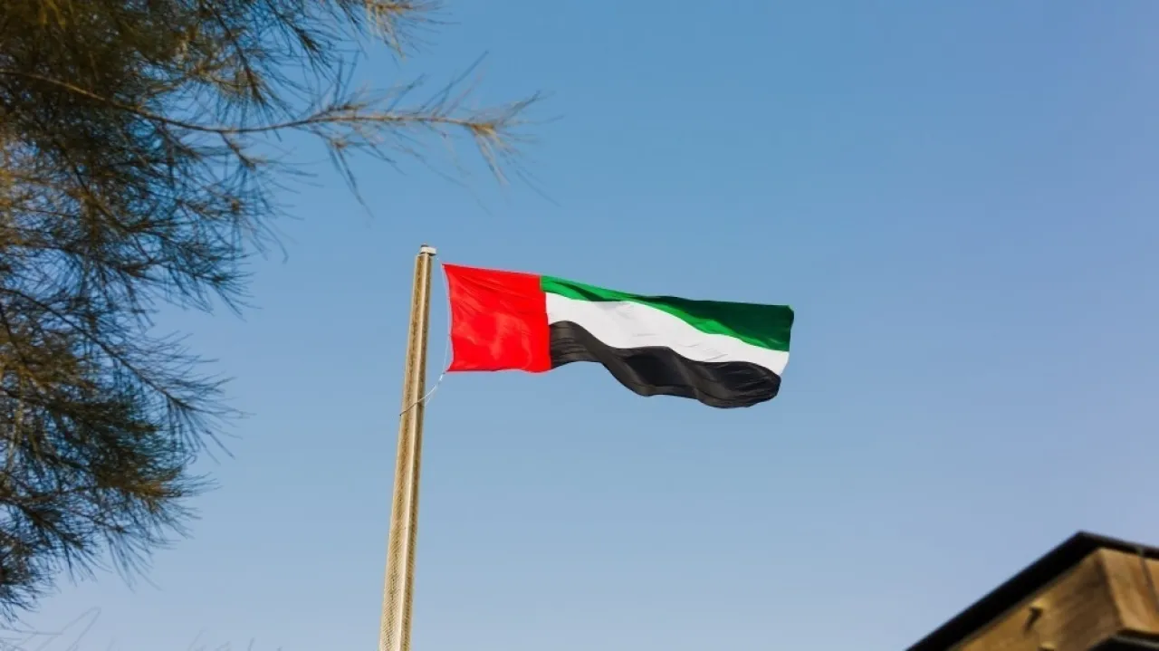 الدفاعات الجوية الإماراتية تتصدى لـ12 صاروخا باليستيا و3 كروز و4 مسيّرات