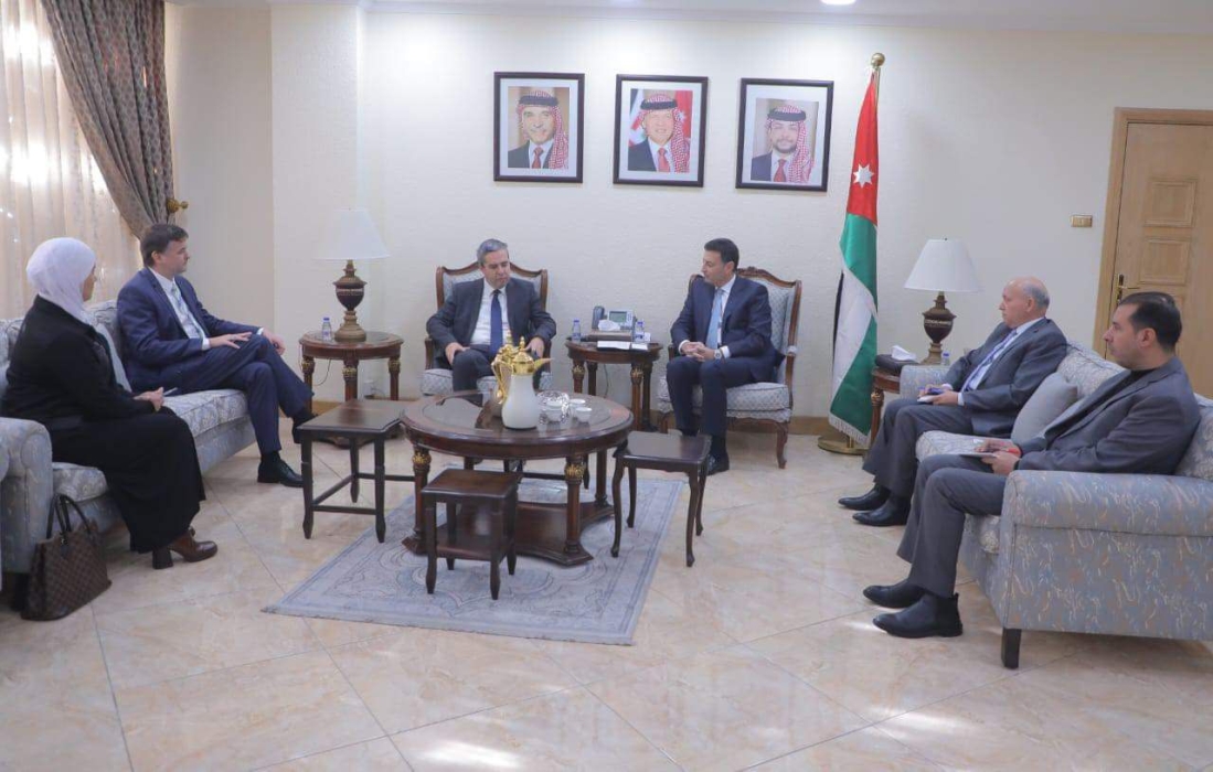 رئيس النواب والسفير الهنغاري: الملك صوت الحكمة ويجب دعم جهوده لوقف الحرب