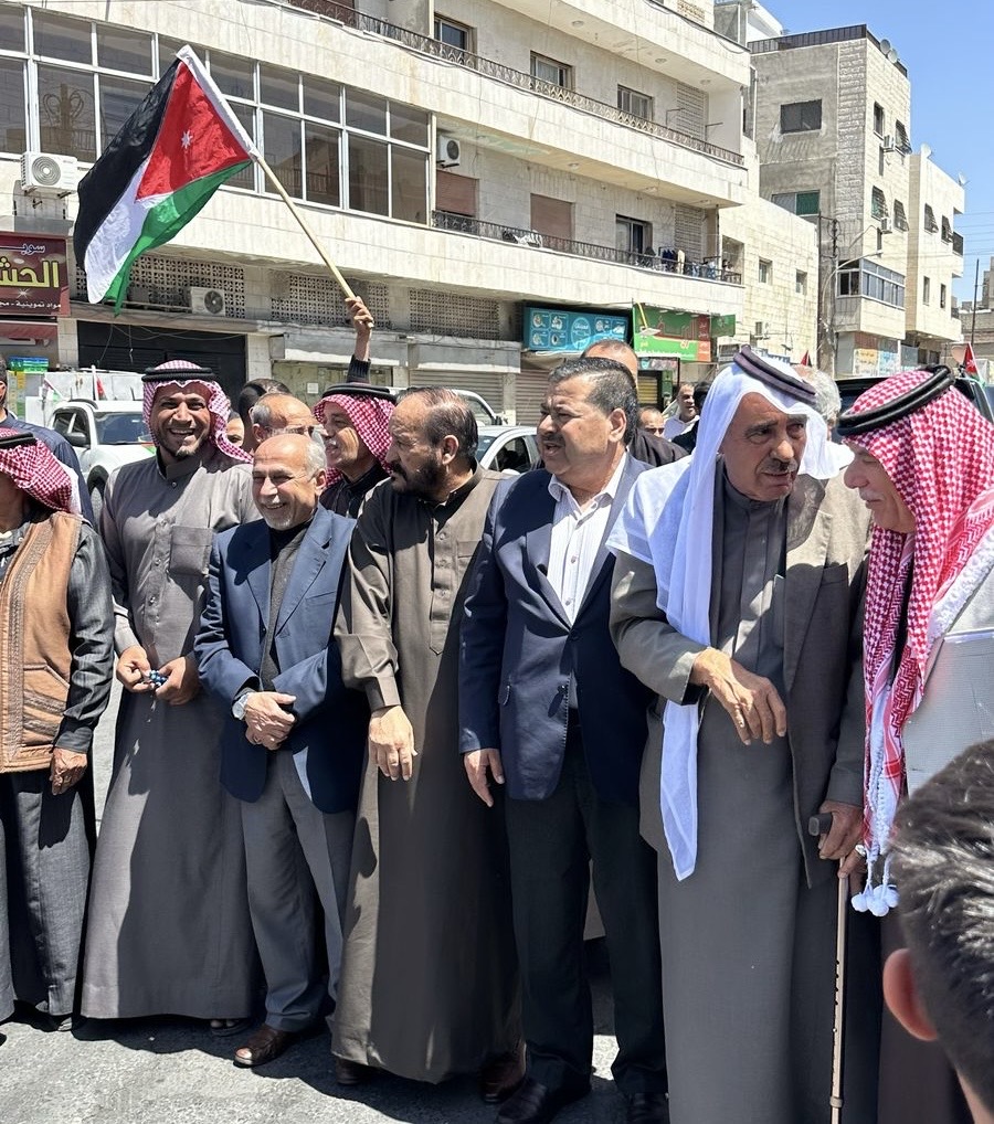 وقفة تضامنية في أبو علندا دعمًا للملك والأجهزة الأمنية – صور