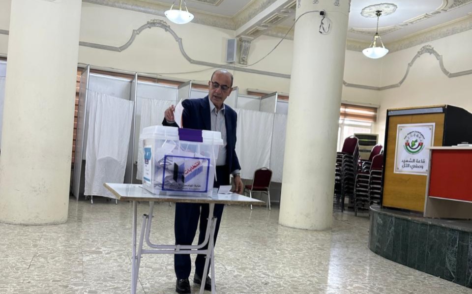 وزير الإدارة المحلية يدلي بصوته في انتخابات نقابة المهندسين بإربد