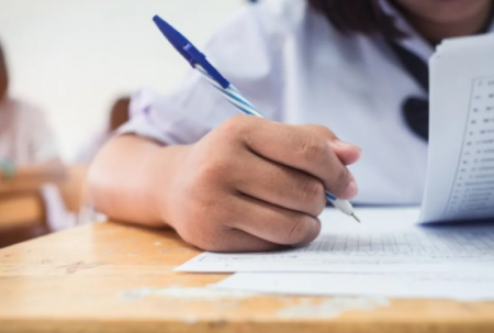 تباين آراء طلبة التوجيهي حول صعوبة امتحان الرياضيات – الورقة الثانية