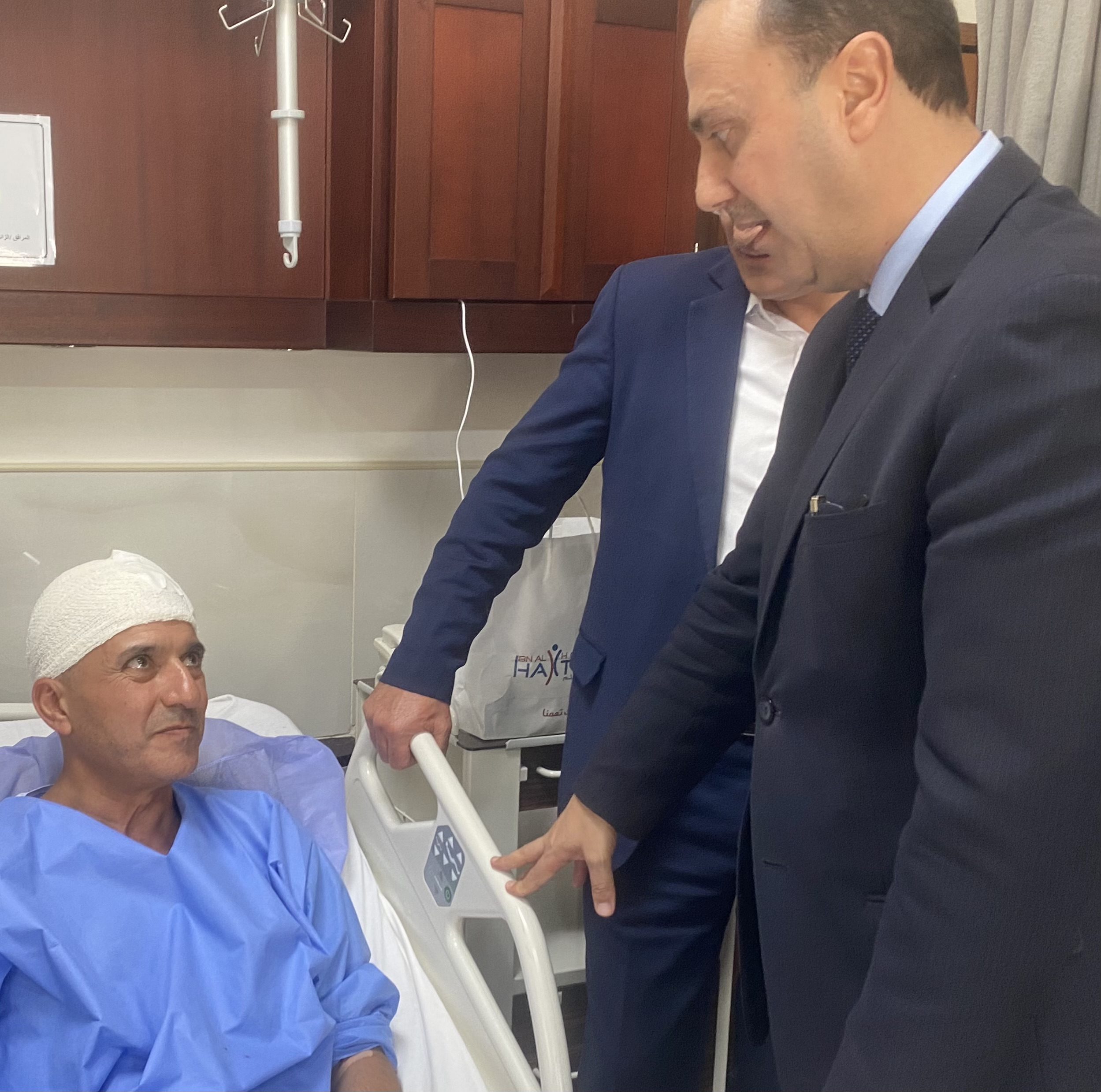 رئيس الوزراء يتابع ما جرى مع الحباشنة والمومني يزوره للاطمئنان بعد تعرضه لإعتداء