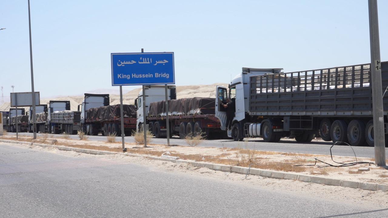 الأردن يستأنف إرسال القوافل الإغاثية إلى قطاع غزة