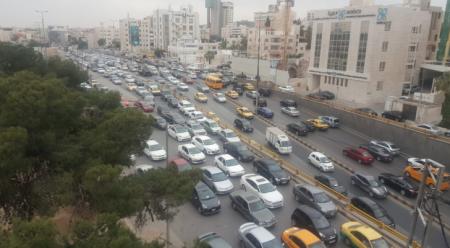 تصادم 6 مركبات في نفق الداخلية وتدهور بنفق الاقتصاد يتسببان بازدحامات خانقة