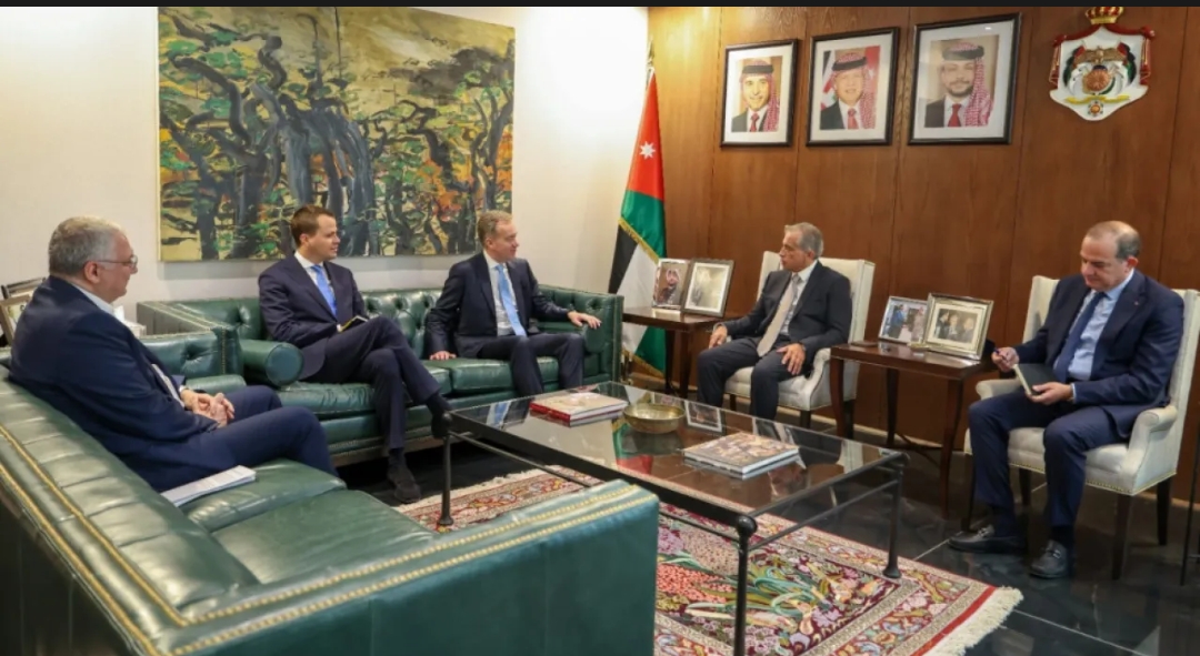 حسّان يبحث مع رئيس المنتدى الاقتصادي العالمي سبل تعزيز التعاون بين الأردن والمنتدى