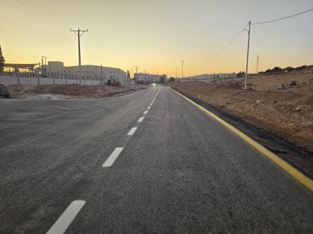 إنهاء العمل بمشروع الطريق الرئيسي للمدينة الرياضية الجديدة في الكرك