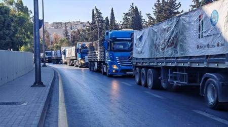 الهيئة الخيرية: أقل من نصف الشاحنات المرسلة إلى غزة يُسمح بعبورها
