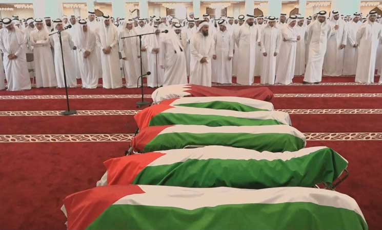 قطر تشيع ضحايا الهجوم الإسرائيلي بحضور أميرها- (صور وفيديو)