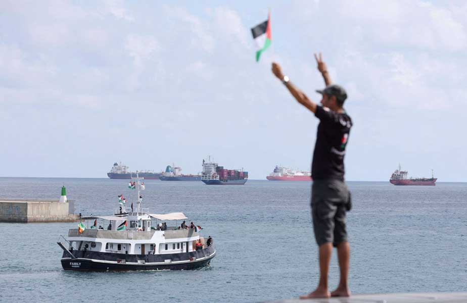 أسطول الصمود المغاربي يعلن دخوله المياه الإقليمية لغزة- (تدوينة)