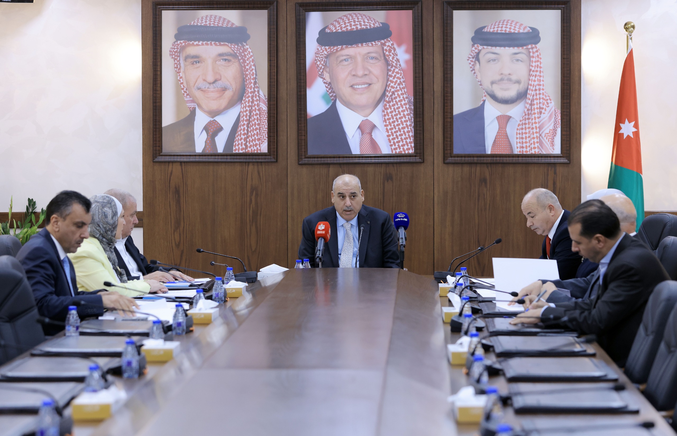 القاضي يلتقي رؤساء الكتل ويترأس أول اجتماع لمكتب تنفيذ النواب