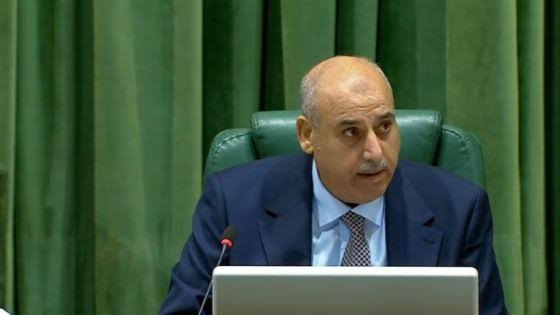 القاضي يرفض امتيازات المنصب.. ويتنقل بسيارته الخاصة (تفاصيل)