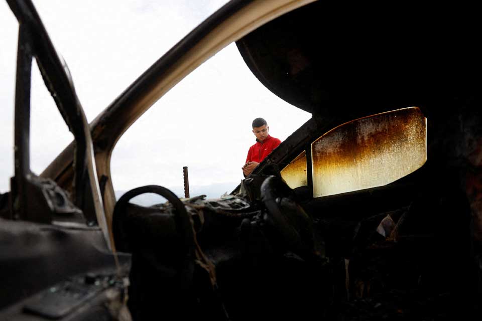 الضفة.. مستوطنون إسرائيليون يحرقون مركبتين فلسطينيتين