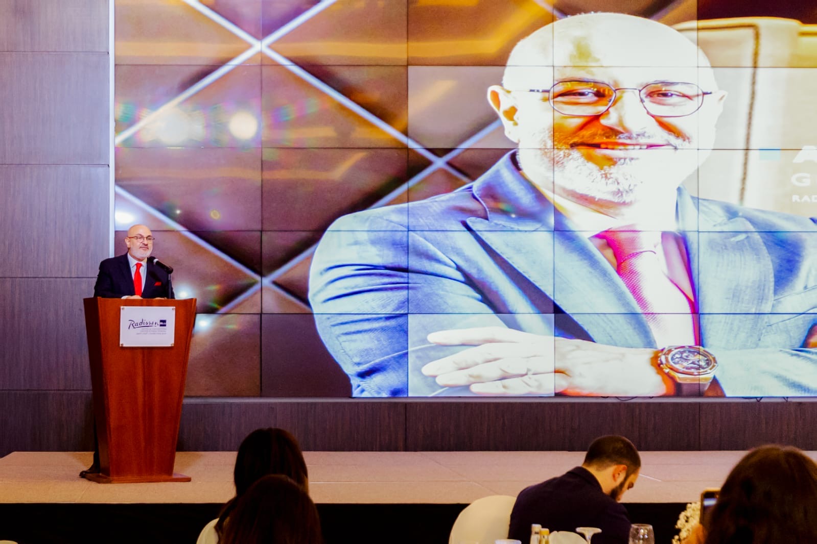 منهل غورميه .. ينطلق من راديسون بلو الرياض المنهل … علامة تواصل إرث التميّز في التموين منذ 1981