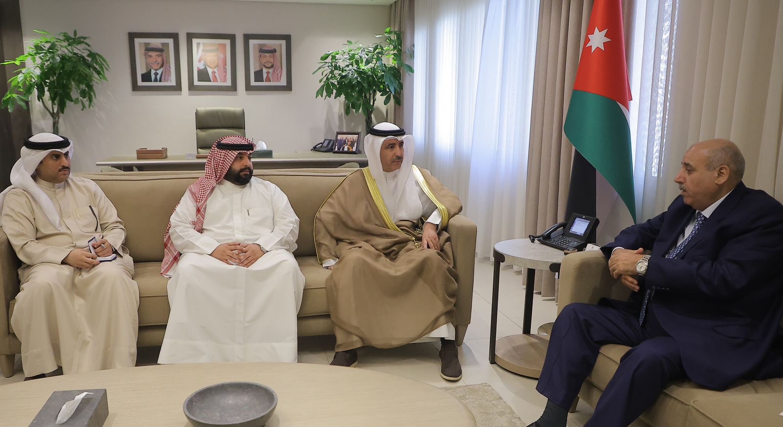 القاضي يلتقي السفير الكويتي 