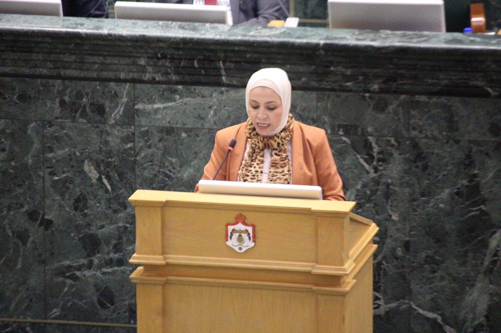 الهواوشة: الأردنيون يكافحون للبقاء.. ورواتب الموظفين بلا زيادة منذ 2010