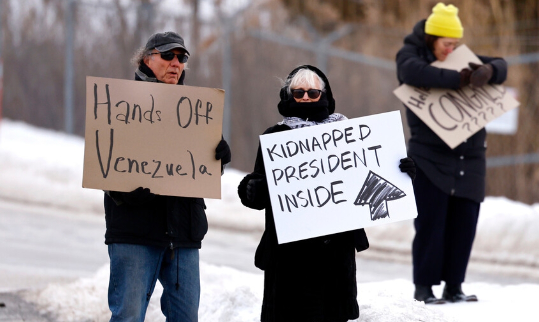 تظاهرات في نيويورك وعشرات المدن الأمريكية احتجاجا على التدخل بفنزويلا
