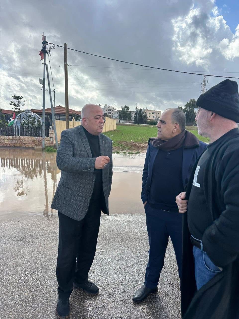 النائب بني هاني يتفقد أوضاع العامة في إربد خلال المنخفض الجوي