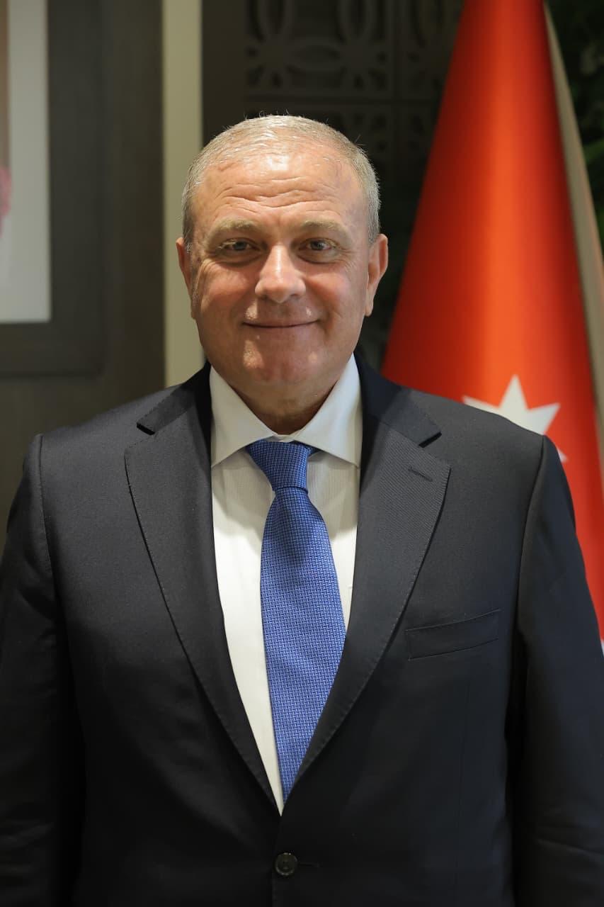 عطية يطالب الحكومة بشمول 17 ألف طالب ببرنامج المنح والقروض 