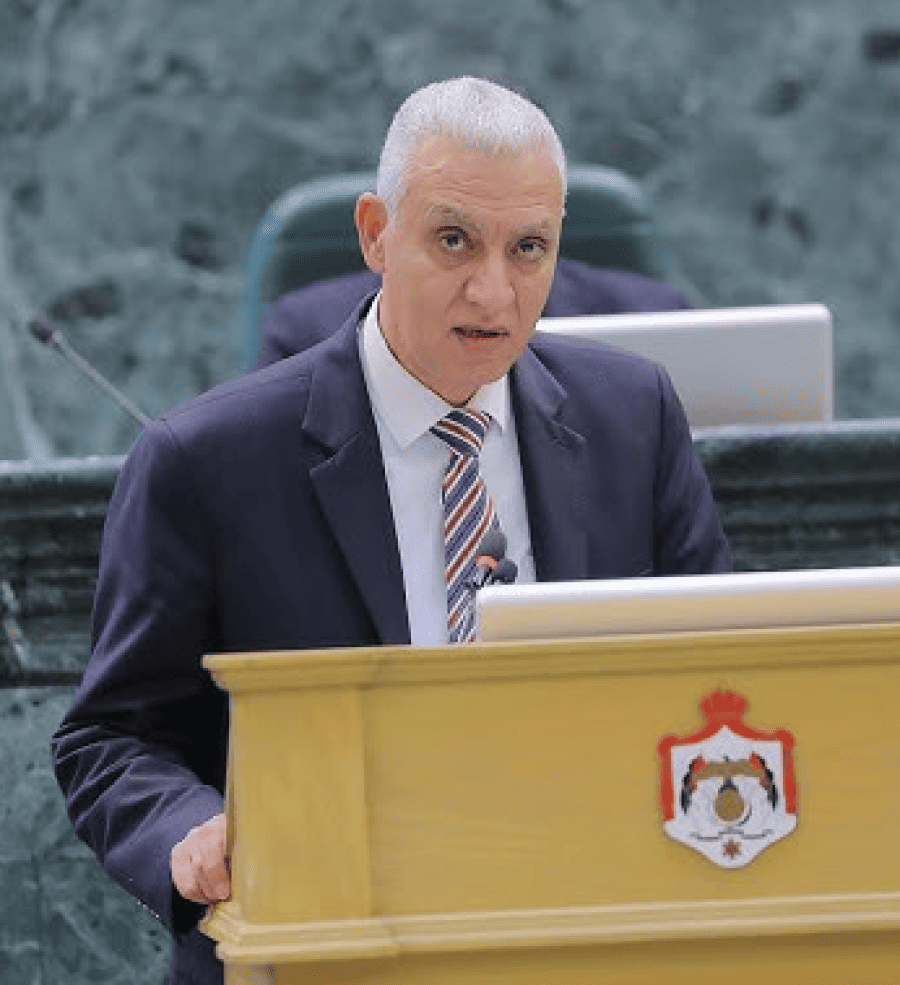 العموش يقترح تسمية إشارات مرورية بـ