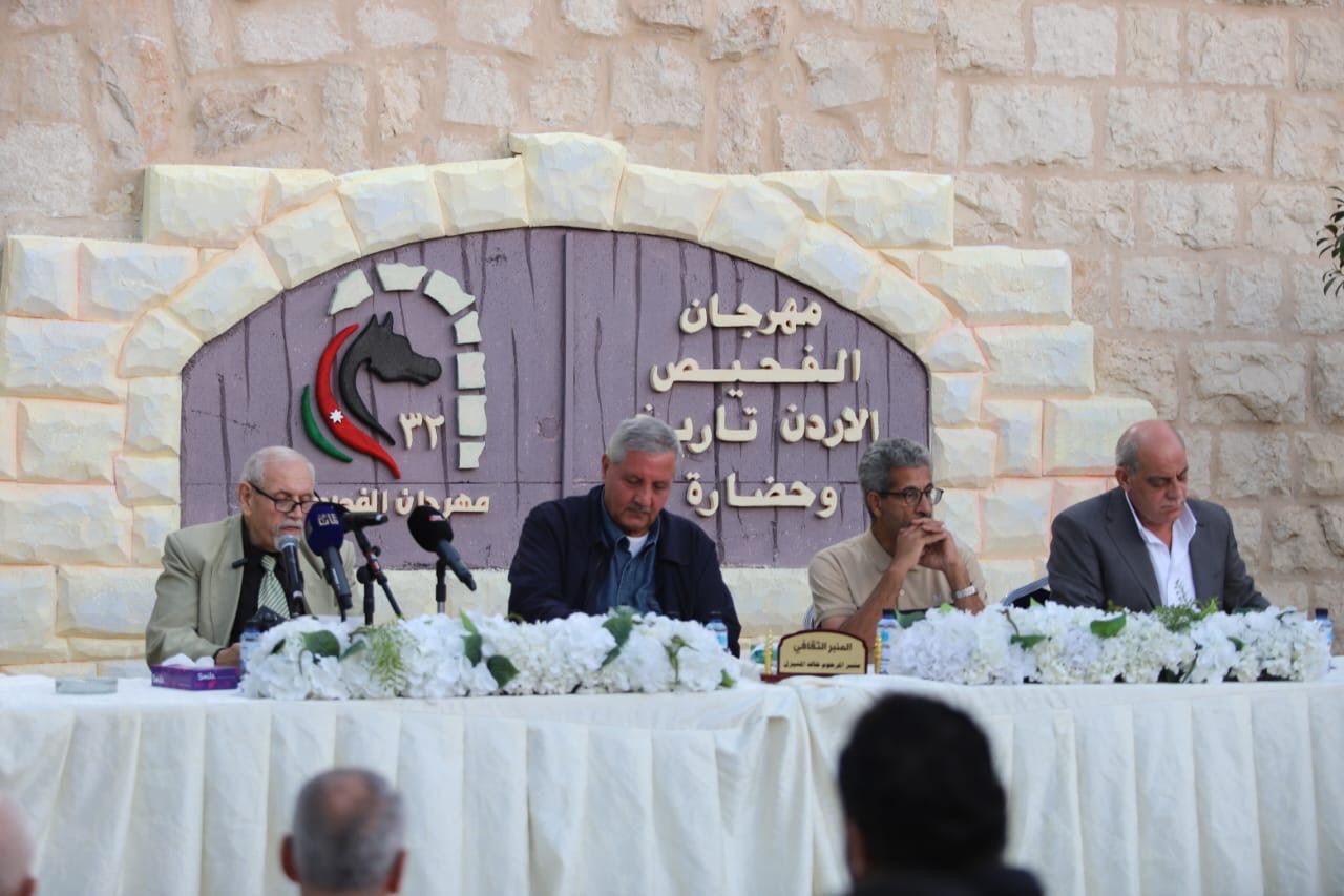 قصائد الشعراء العرب تحلّق في سماء الفحيص (صور)