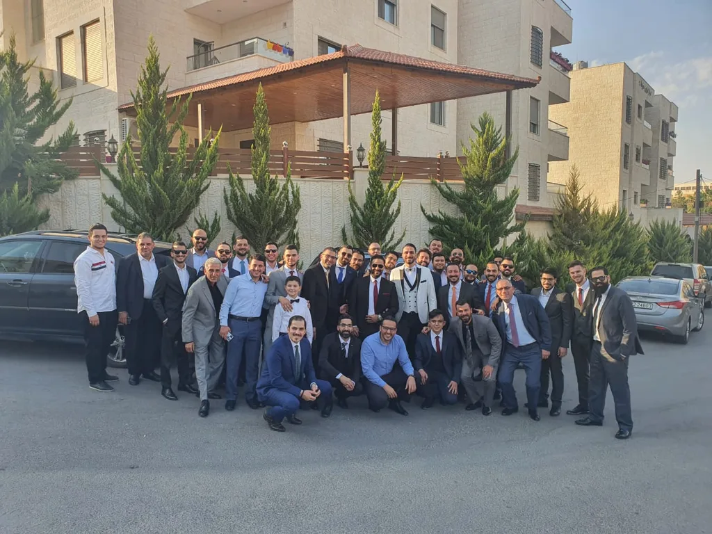 المحتسب يهنئ ابن العم بسام بحفل زفافه