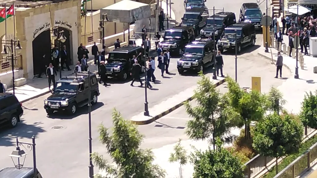 الملك من السلط: أنهينا خطط التحديث وننتظر من الحكومات التنفيذ