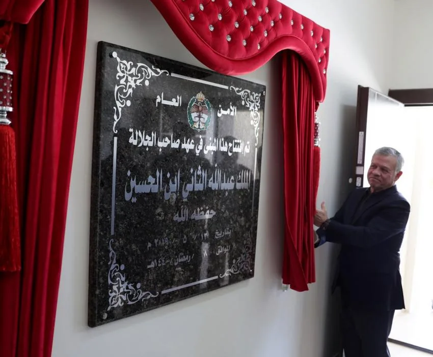 شاهد الملك في وحدة معالجة المتفجرات