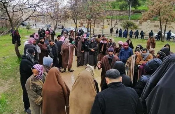 ابناء معان امام الديوان الملكي يرفضون عرضا بترك موقع الاعتصام مقابل راتب شهر