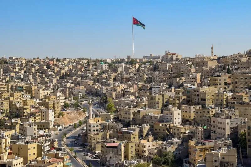 اجواء لطيفة الحرارة مع احتمال زخات متفرقة اليوم