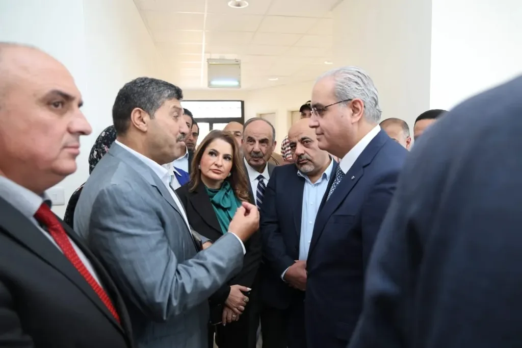وزير الصحة يفتتح مركز صحي مخيم مأدبا