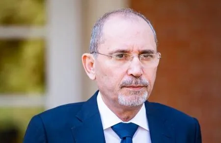الصفدي والمفوضة الأوروبية يبحثان سبل إنهاء التصعيد في الإقليم