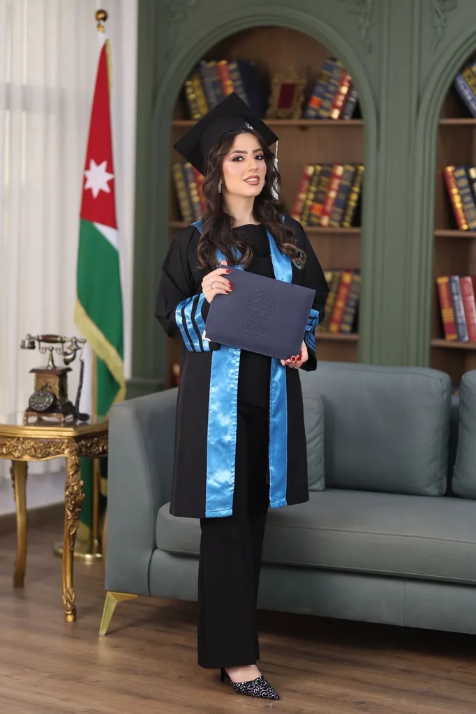 نور العطيات تهنئ ابنتها لجين