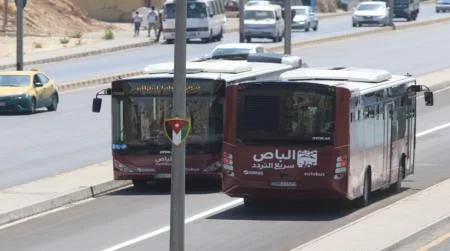 سياج حديدي لإغلاق ممر الباص السريع في صويلح .. وبناء جسر للمشاة