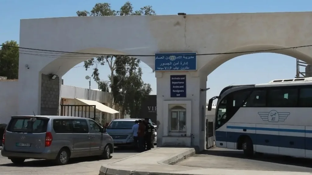 فتح مؤقت لجسر الملك حسين.. السفر مسموح حتى الساعة 2 ظهراً