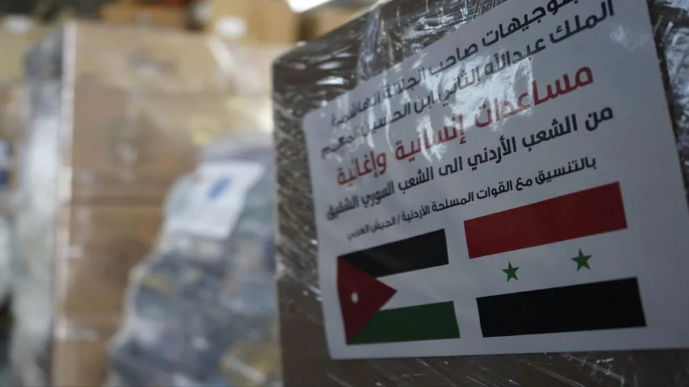 الأردن يسيّر 14 شاحنة مساعدات إغاثية إلى سوريا