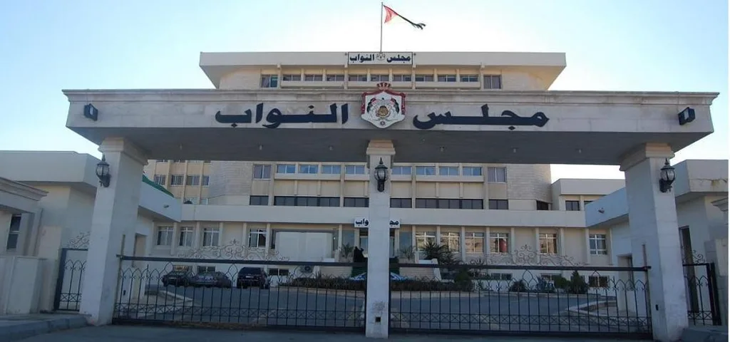 بين مخافة الله وتعديل موعد السفر .. عطية يشعل جدل النواب (تفاصيل)