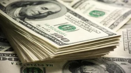 الدولار يرتفع وسط ترقب بيانات التضخم الأميركية