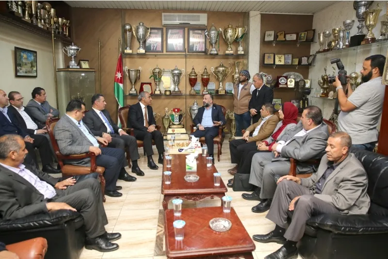 أمين عمان يزور نادي الوحدات مهنئاً لرئيس وأعضاء الهيئة الإدارية الجديدة
