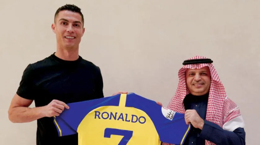 بعد صفقة رونالدو التاريخية .. الدوري السعودي يستهدف «8 نجوم كبار بينهم ميسي ولوكا»