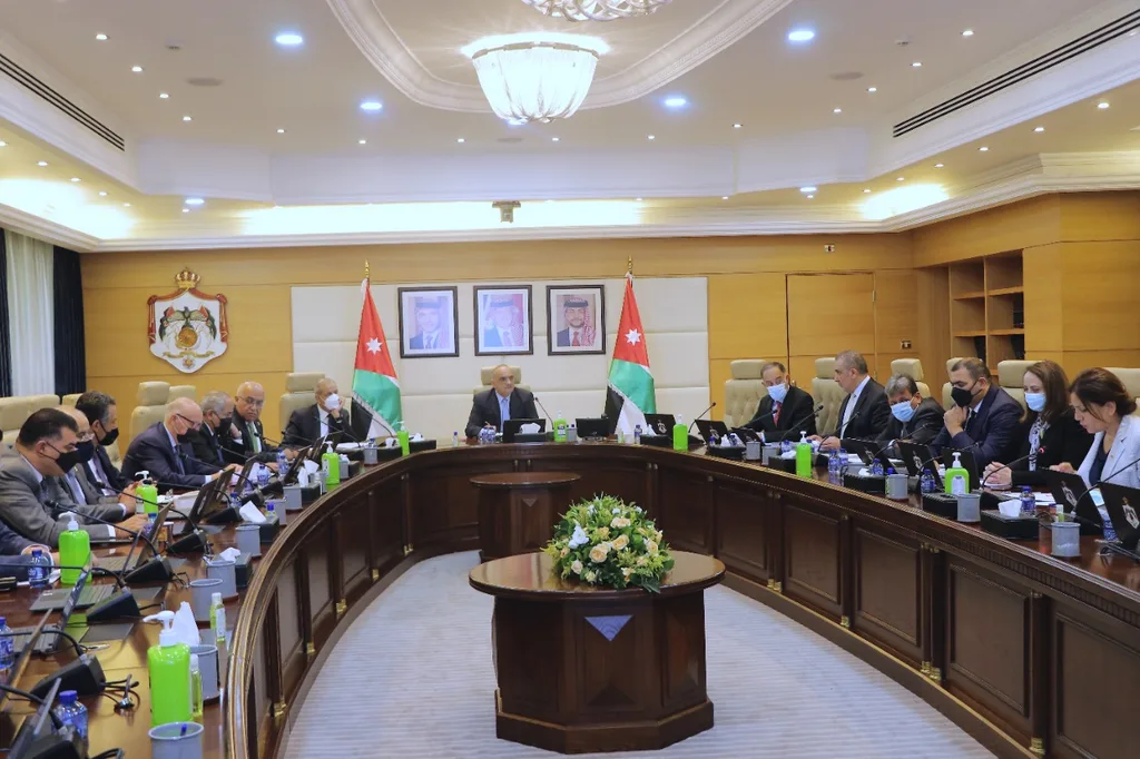 مجلس الوزراء يناقش الإجراءات القانونيّة لتمكين الصناعة من استيراد السّلع