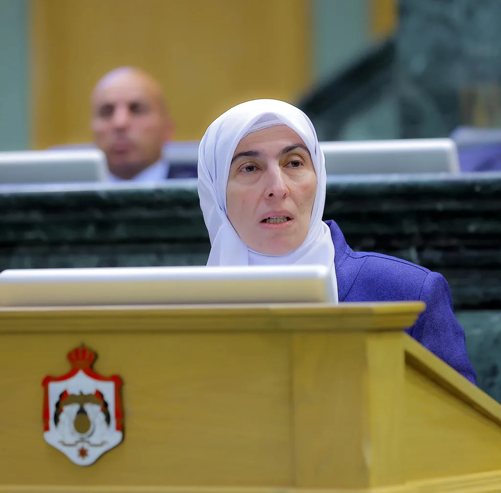 طهبوب تفتح ملف «العمل اللائق» بأطول استجواب نيابي في تاريخ المجلس