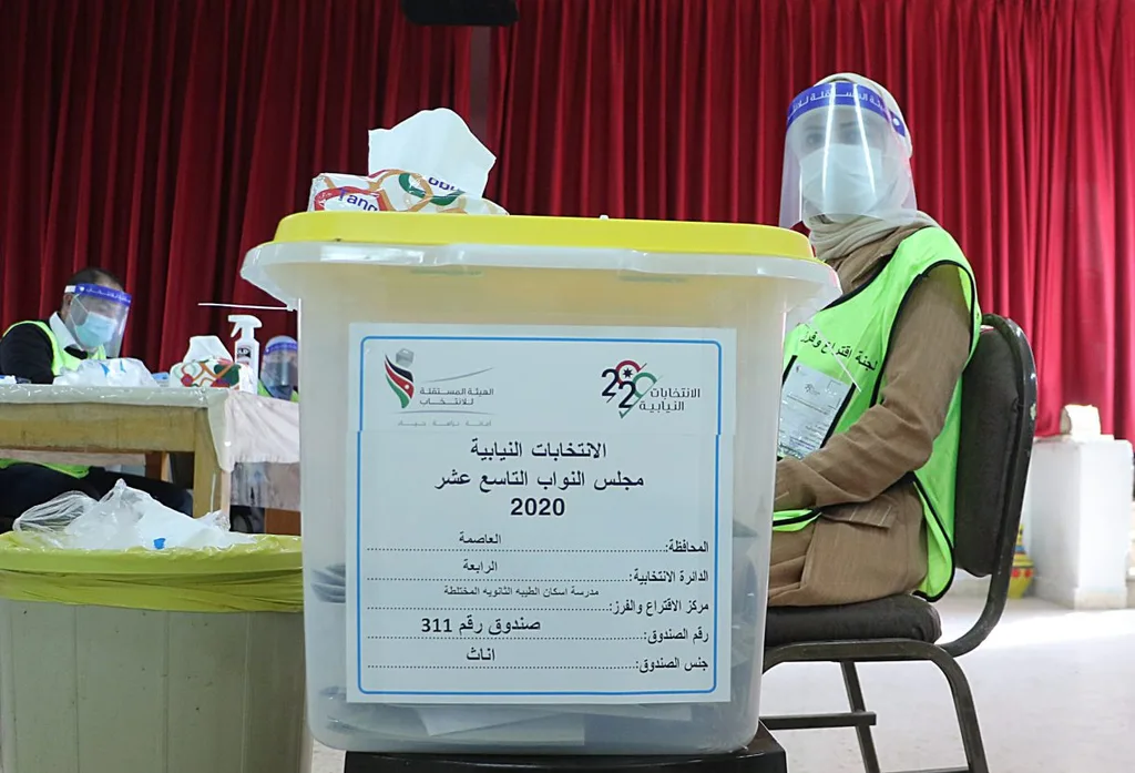 صوتين ولا ثلاث أصوات!