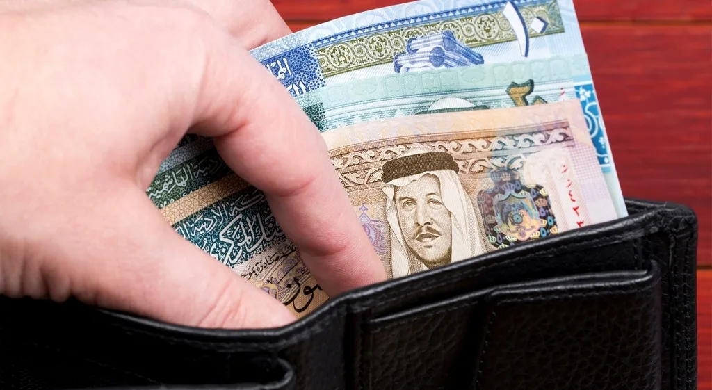 العواد يطالب بتأجيل اقساط القروض للشهر القادم: السيولة لدى المواطنين منعدمة