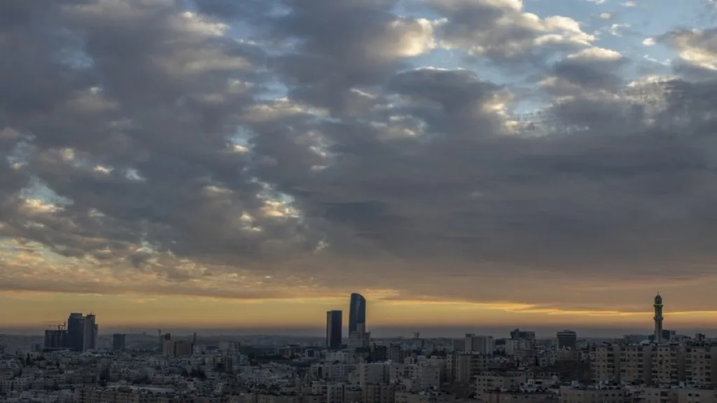 طقس لطيف وغائم جزئيا اليوم