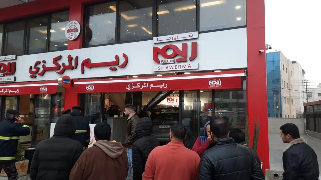 هذ ما حدث اليوم في مطعم ريم !! صور