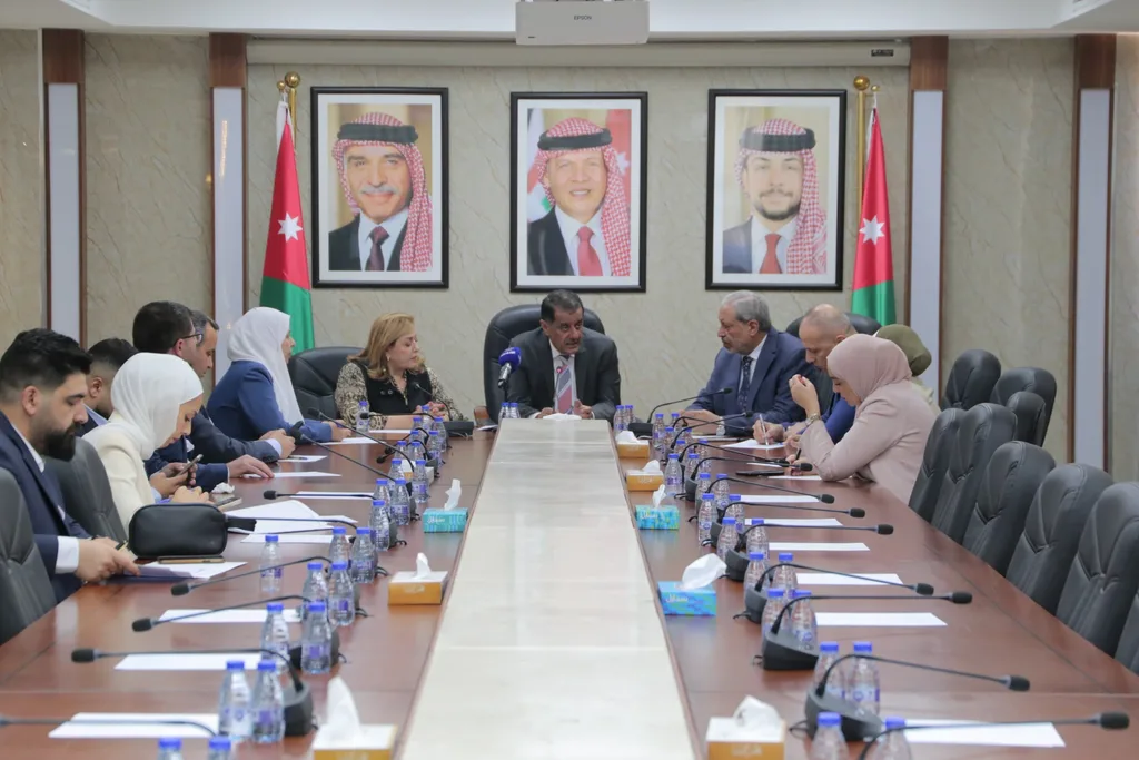 الإدارية النيابية توصي بإلغاء الشروط التقديرية الإقصائية وتعزيز التعيين عبر الكفاءة