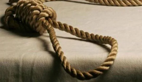 التحقيق بوفاة فتى شنقاً بالكورة