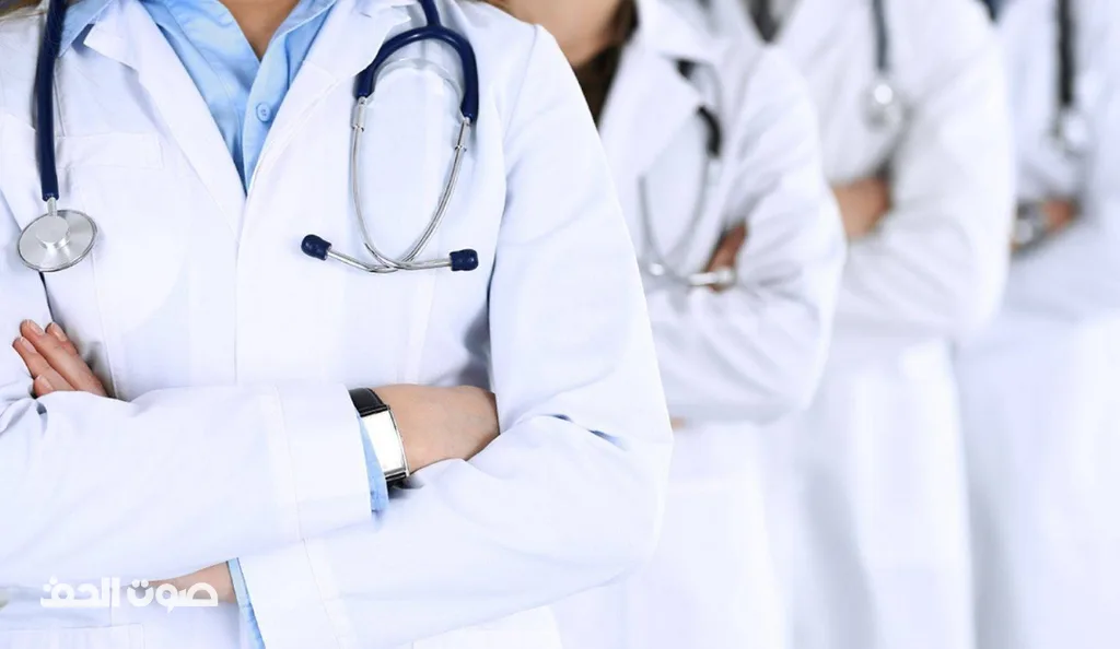 تجمع أطباء القطاع العام ينتقد نقابة الأطباء ويطالب بتحريك الملفات العالقة